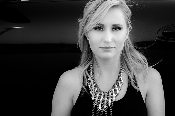 DSC_8095BW2-2